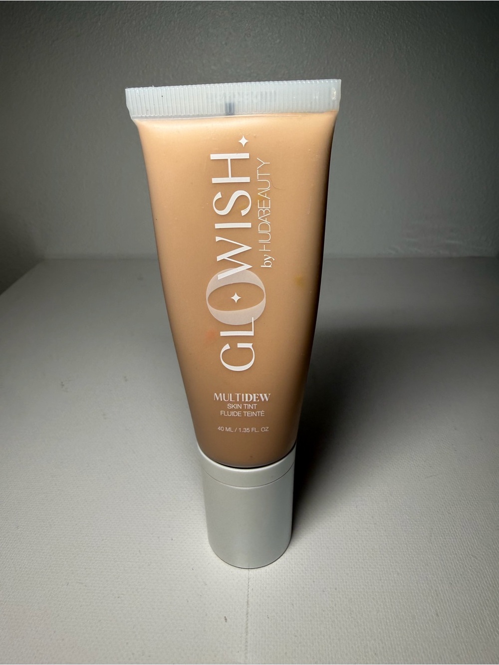HUDA BEAUTY Glowish Multidew Skin Tint – Medium Tan